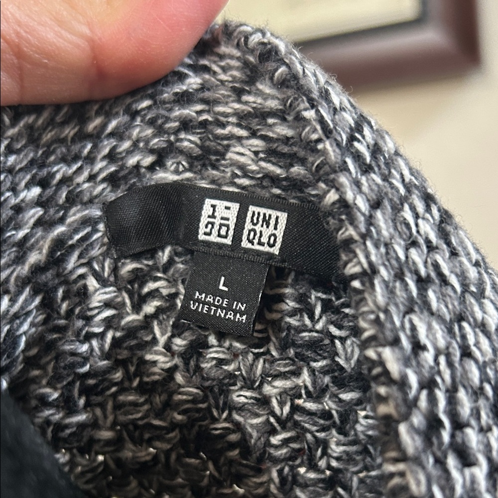Uniqlo Black and White Textured Blazer - Picture 5 of 5